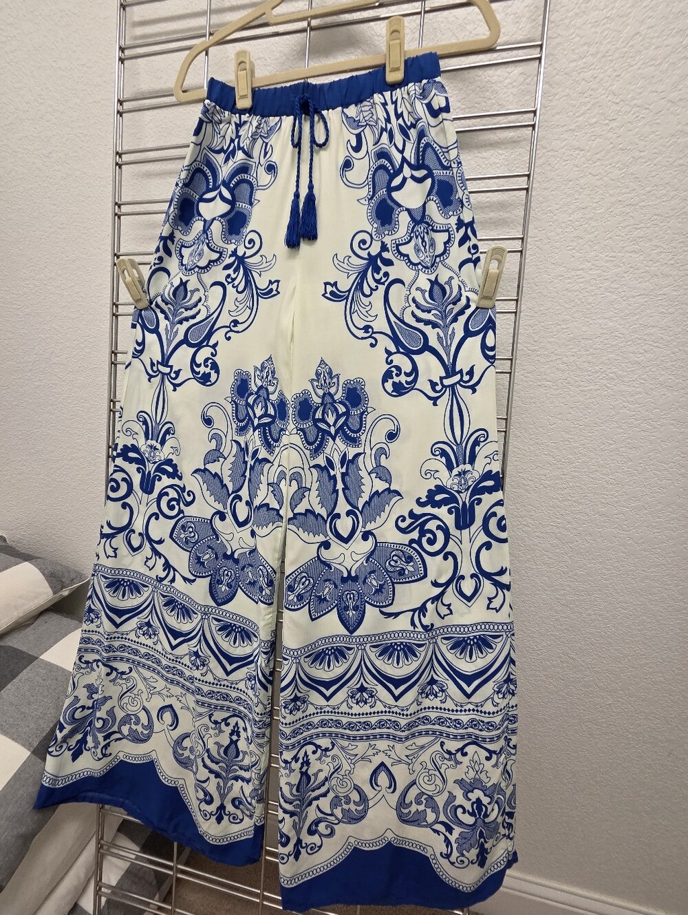 Forever 21 Cream and Blue Wide-Leg Printed Jumpsuit Pants - Picture 11 of 11